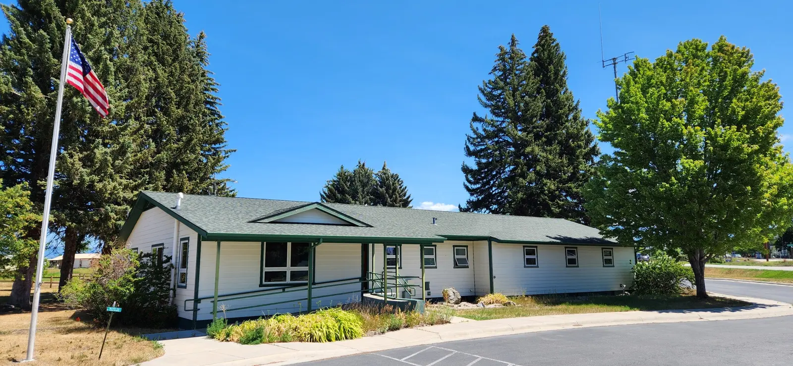 View of the Stevensville Ranger District office from the outside.