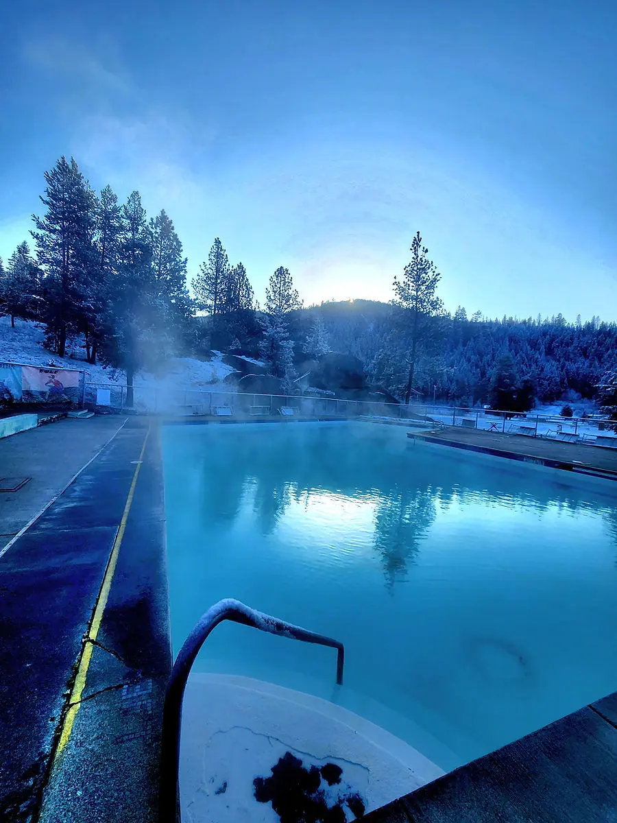 outdoor natual hot springs pool