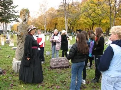 Paulette Parpart presents Victorian monument history