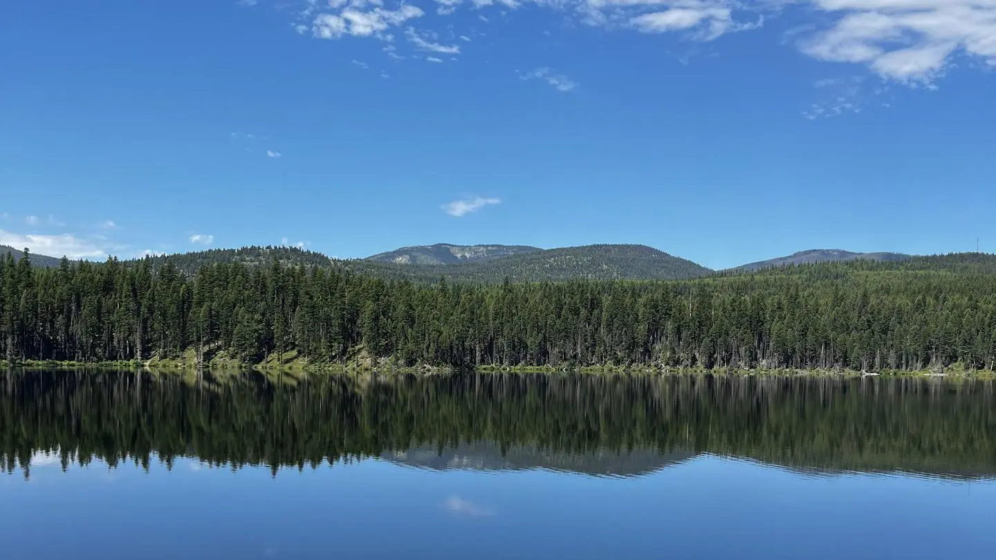 Photo of Lakeside Campground in the summertime.
