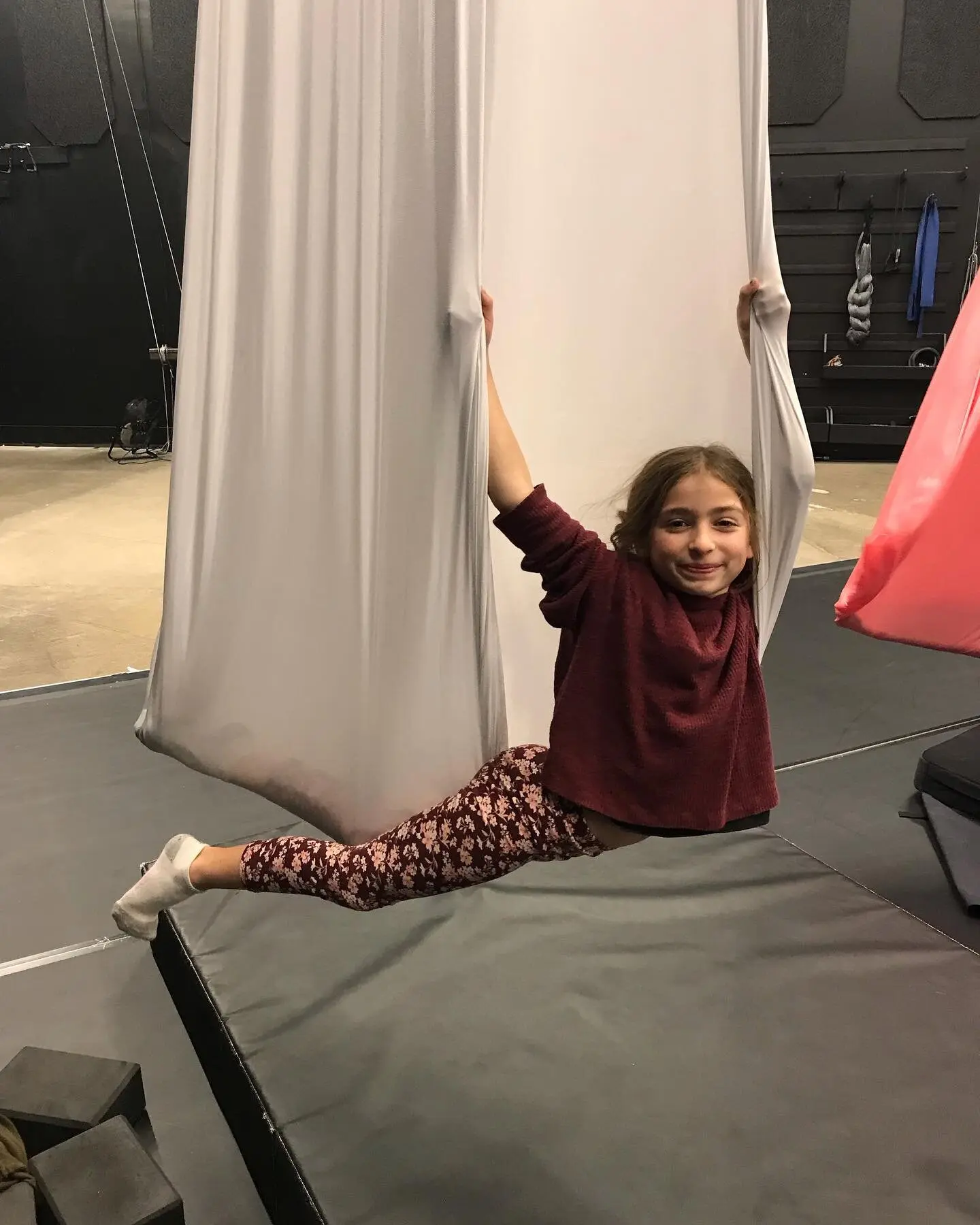 It&rsquo;s wild that the semester is already halfway over, it&rsquo;s nearly spring break and our next round of series starts in just over a week! Open for enrollment now 🪐Beginner Aerial Youth 3/8 - 4/12, 4-5pm 🪐Beginner and Intermediate Te