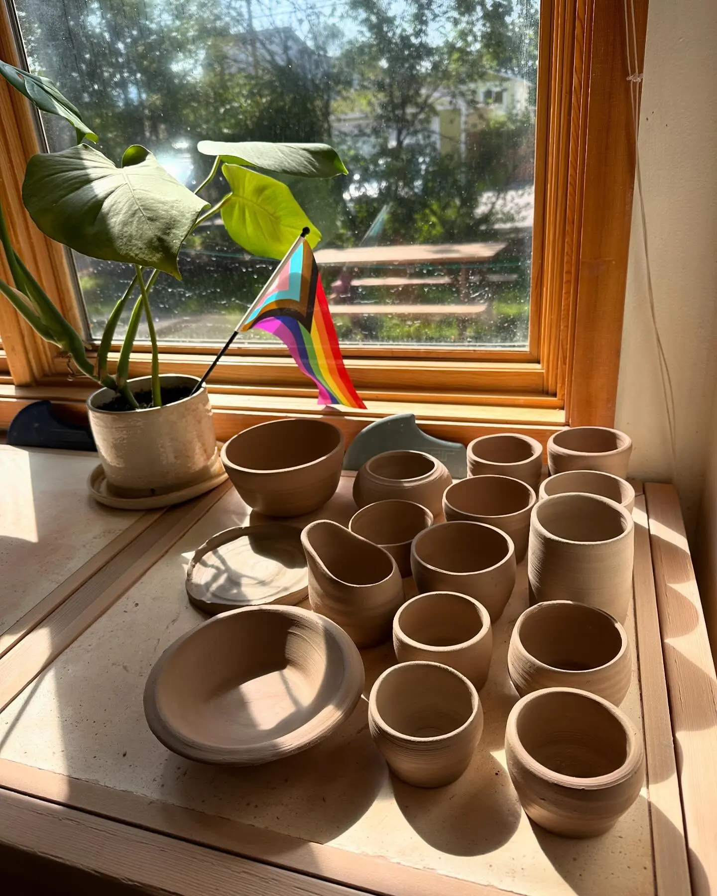 One spot opened up in our ‘Try-It” wheel workshop tonight with @amyyorkceramics at 6pm! Snag it while you can to make pots like these 💪 💪 💪! #pottery #ceramics #missoula #communityart #potterywheel #throwceramics #tryit