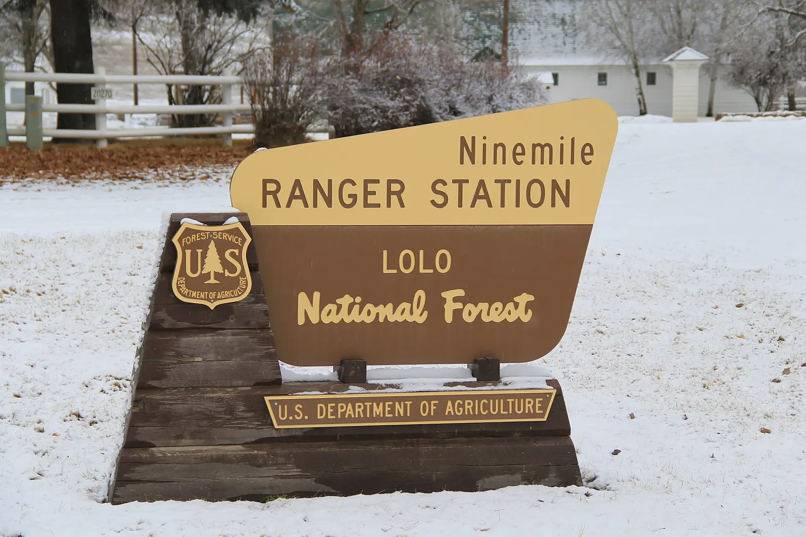 File:Ninemile Ranger Station - Lolo National Forest sign - Huson Montana.jpg