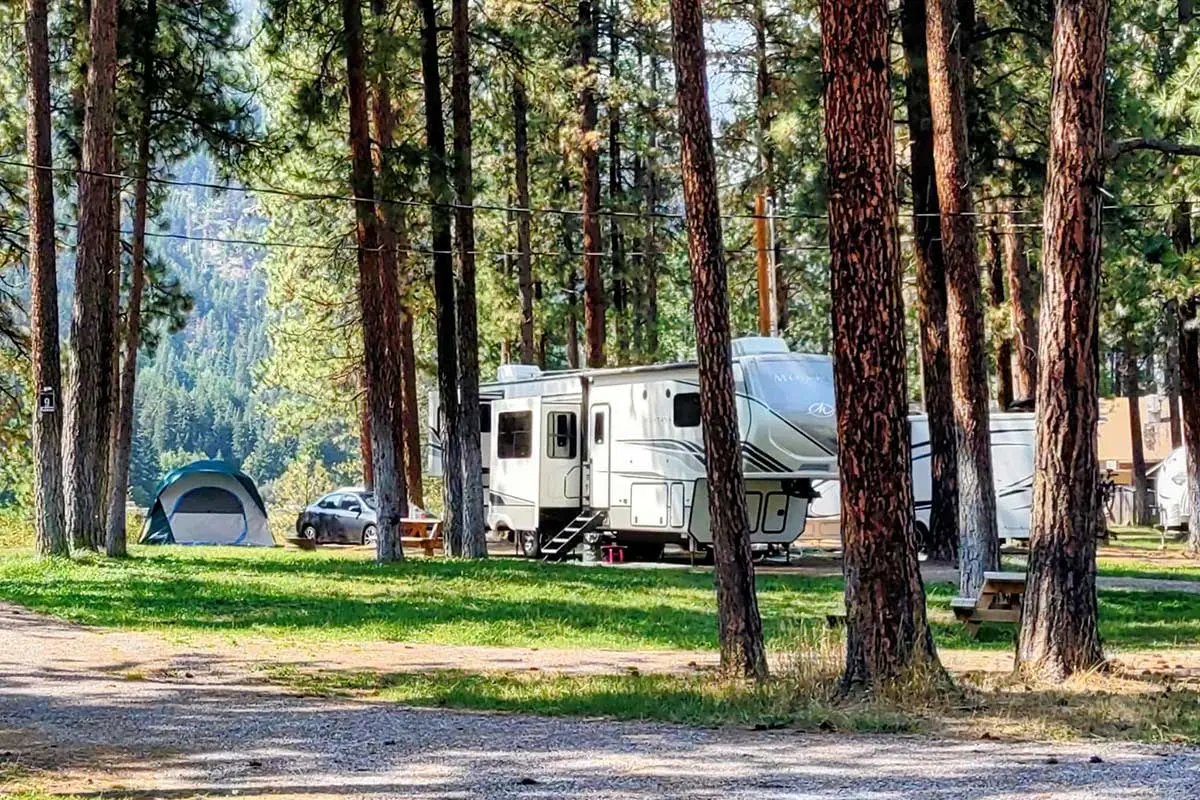 Rv Park 2 - River Edge Resort &Amp; Steakhouse